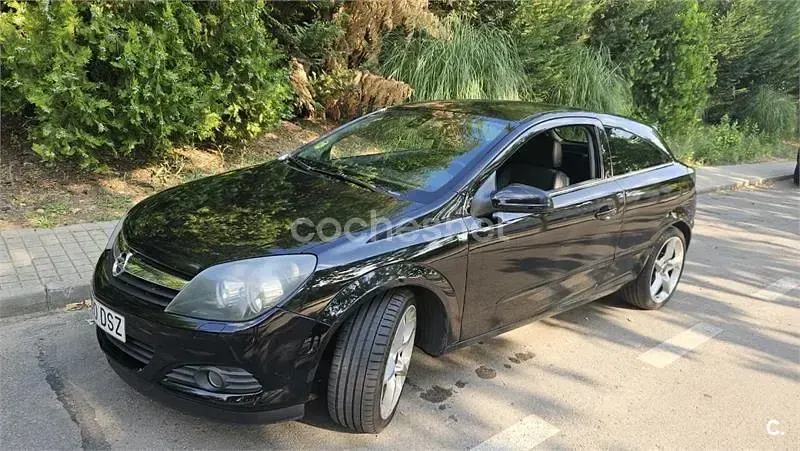 Usado Opel Astra GTC Cosmo 120 CV (88 kW) 2005 Negro Berlina