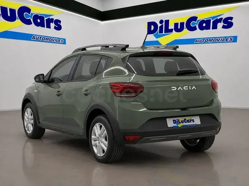 Usado Dacia Sandero Expression 91 CV (66 kW) 2024 Verde Berlina