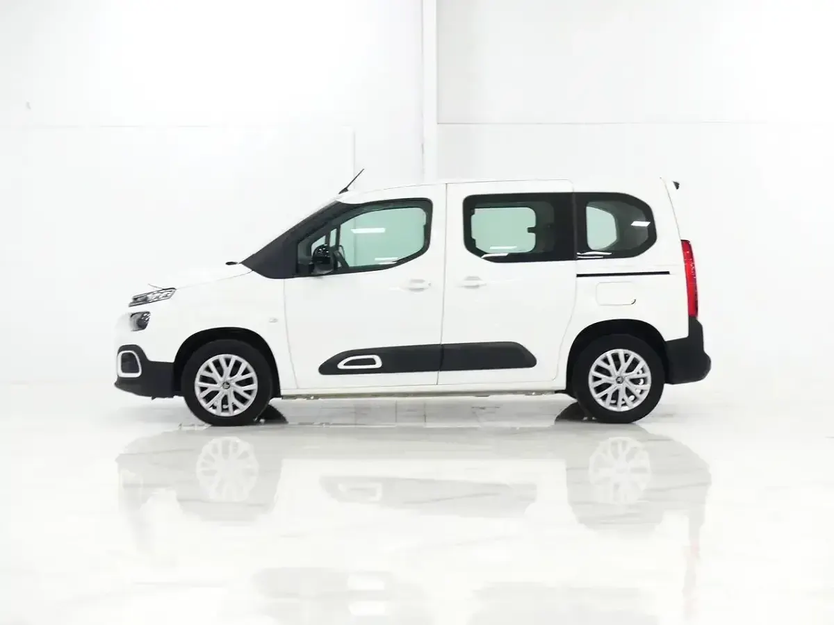 Usado Citroën Berlingo Live 100 HP (73 kW) 2022 Branco Monovolume