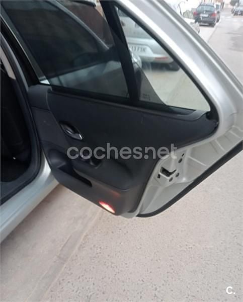 Usado Renault Laguna II Initiale 150 CV (110 kW) 2004 Azul Berlina