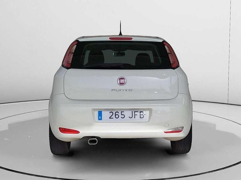 Usado Fiat Punto Young 75 CV (55 kW) 2015 Blanco Utilitario