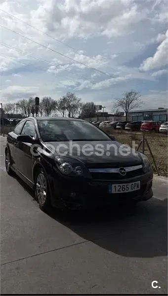 Usado Opel Astra GTC Sport 110 CV (80 kW) 2009 Negro Berlina