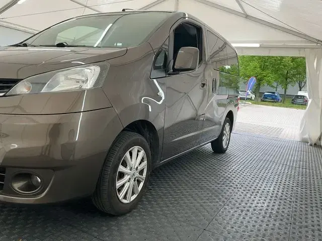 Usado Nissan NV200 110 CV (80 kW) 2017 Marrón Monovolumen