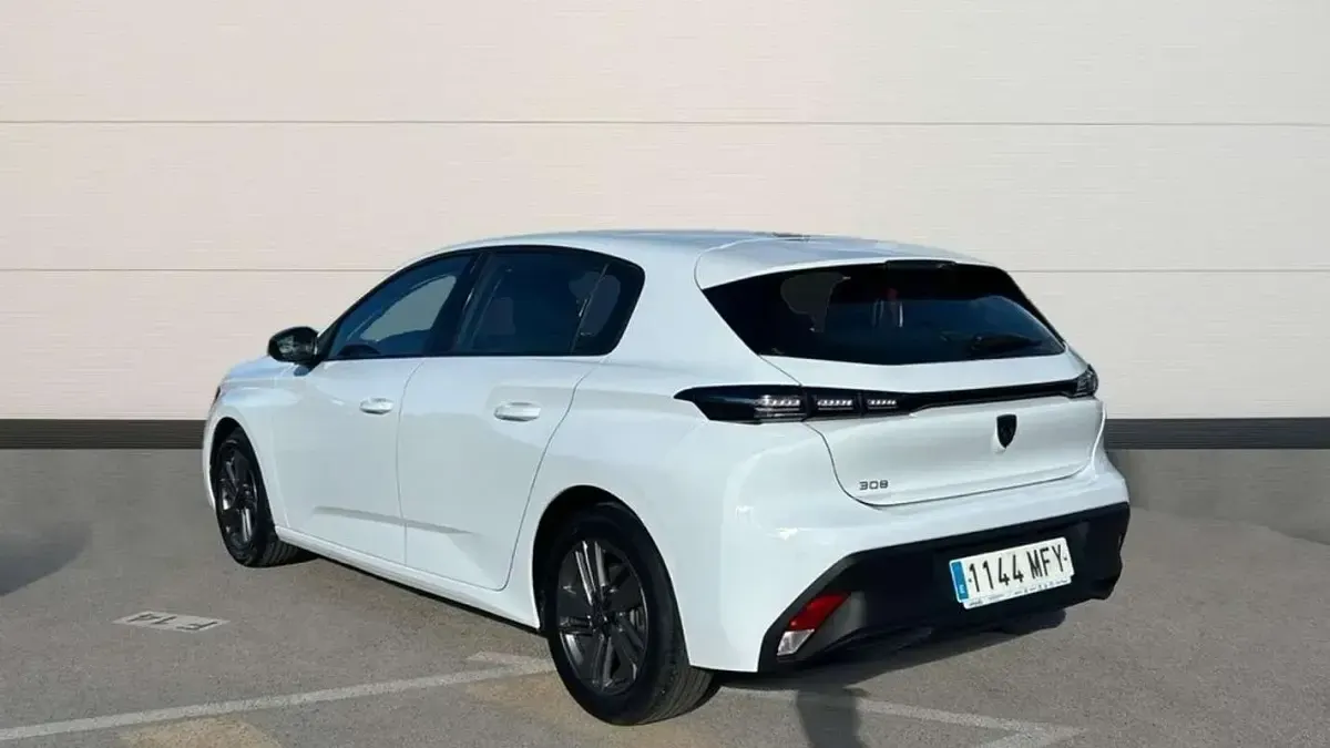 Usado Peugeot 308 Active 131 CV (96 kW) 2023 Blanco Utilitario