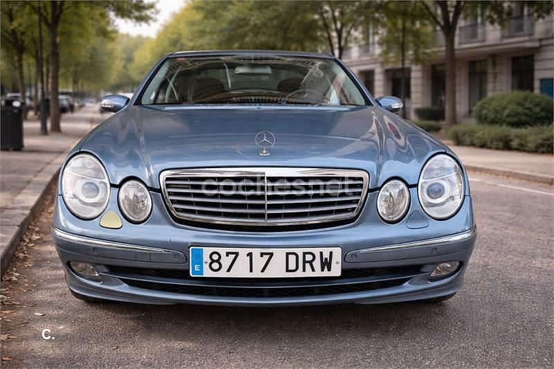 Usado Mercedes E320 Elegance 204 CV (150 kW) 2005 Azul Berlina