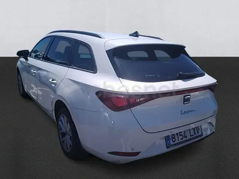 Usado Seat Leon Style 115 CV (84 kW) 2022 Blanco Familiar
