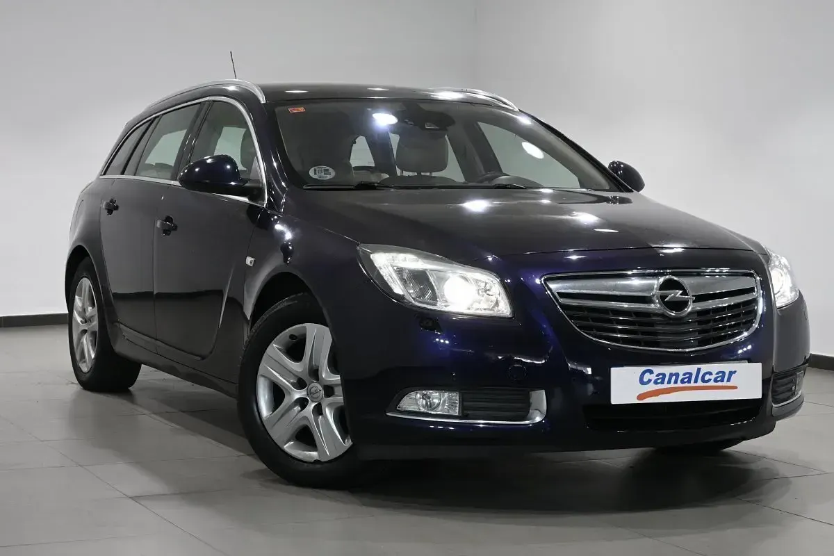 Usado Opel Insignia Selective 130 CV (95 kW) 2013 Azul Familiar