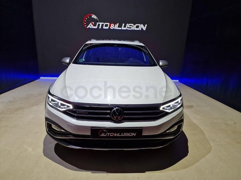Usado VW Passat Alltrack 200 CV (147 kW) 2022 Blanco Familiar