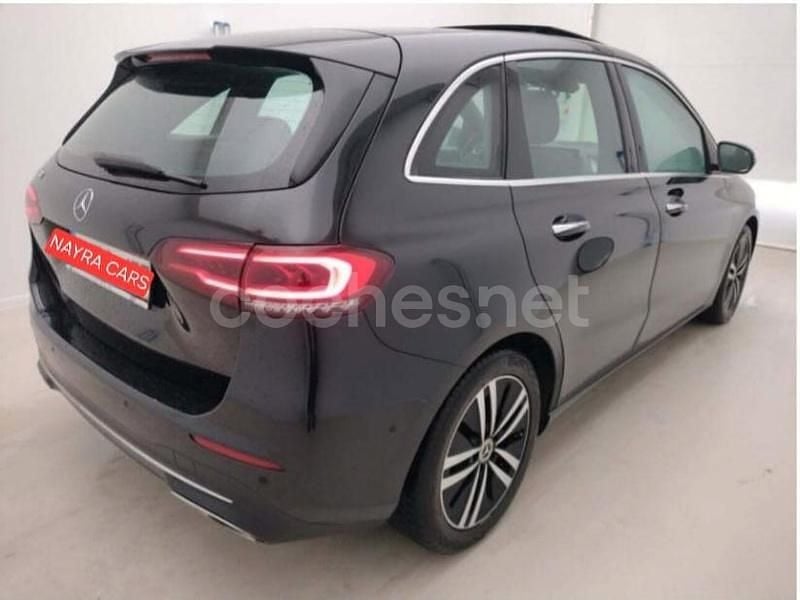 Usado Mercedes B200 163 CV (119 kW) 2021 Negro Monovolumen
