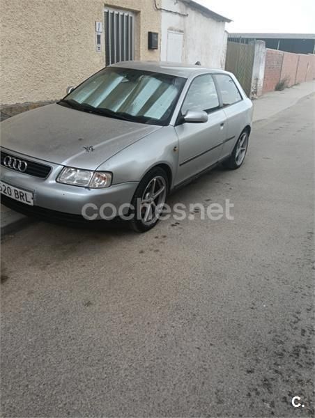 Gris / plata Usado 2000 Audi A3 Ambiente Berlina | 2000 € (Precio justo) - Imagen 1/4