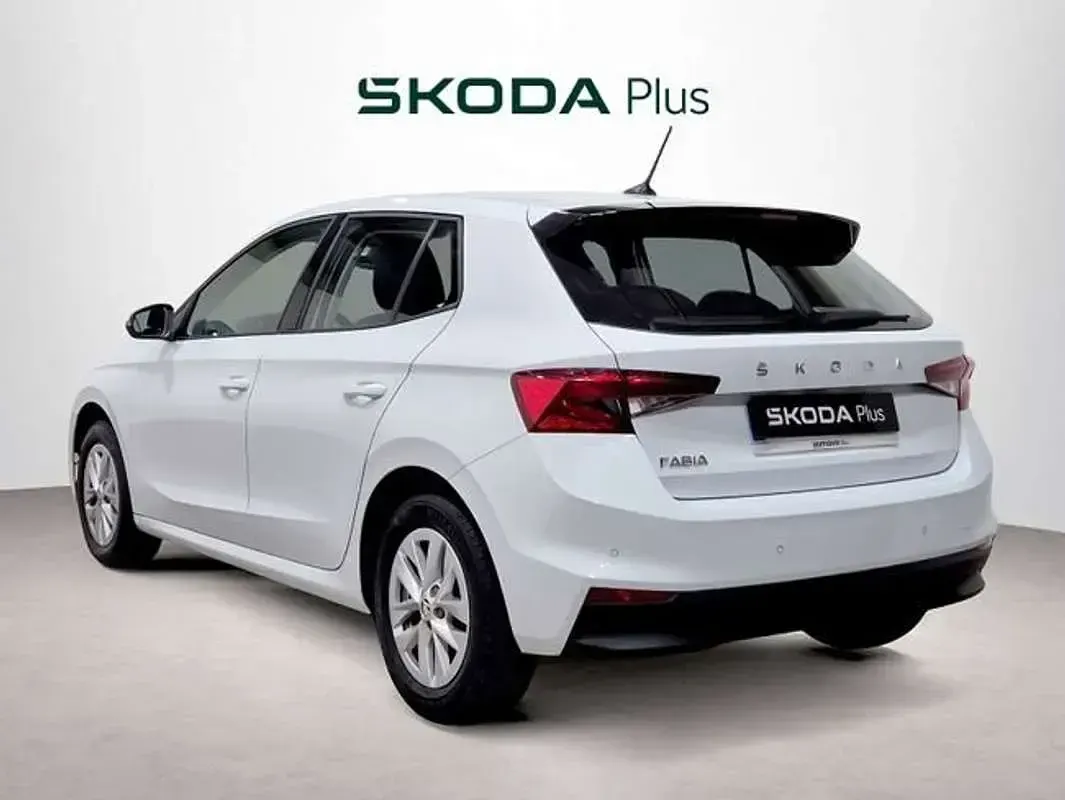 Usado Skoda Fabia Ambition 95 CV (69 kW) 2022 Blanco Utilitario