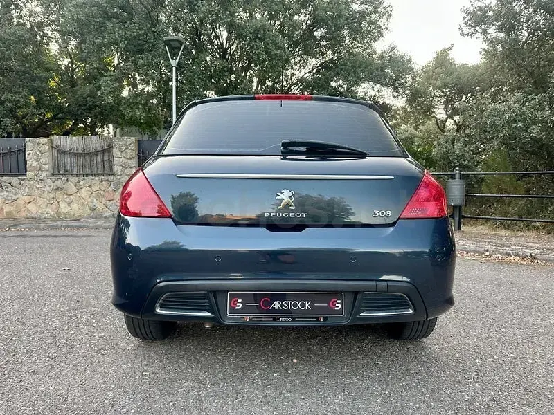 Usado Peugeot 308 Active 120 CV (88 kW) 2013 Gris / plata Berlina
