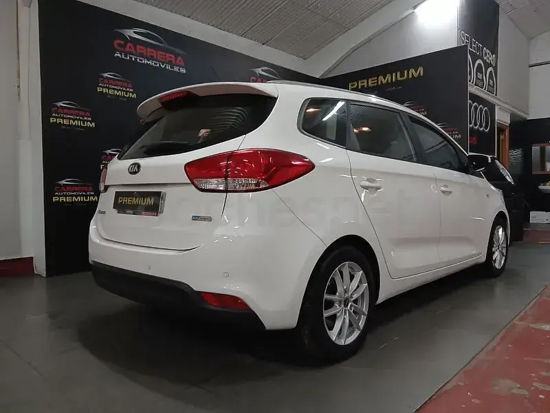 Usado Kia Carens 116 CV (85 kW) 2015 Blanco Monovolumen
