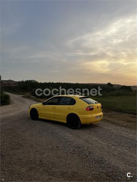 Amarillo Usado 2001 Seat Leon Berlina | 2500 € (Precio justo) - Imagen 1/4