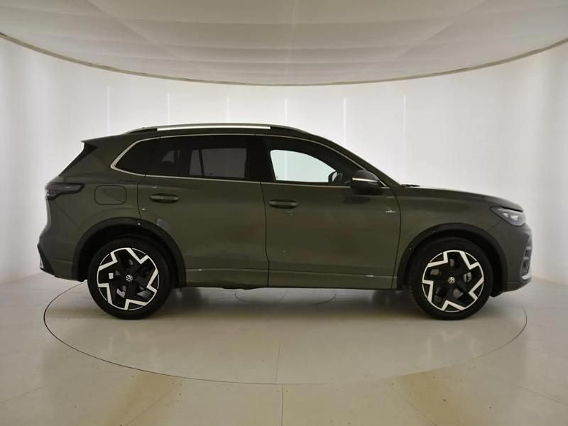 Usado VW Tiguan R-line 150 CV (110 kW) 2025 Verde SUV