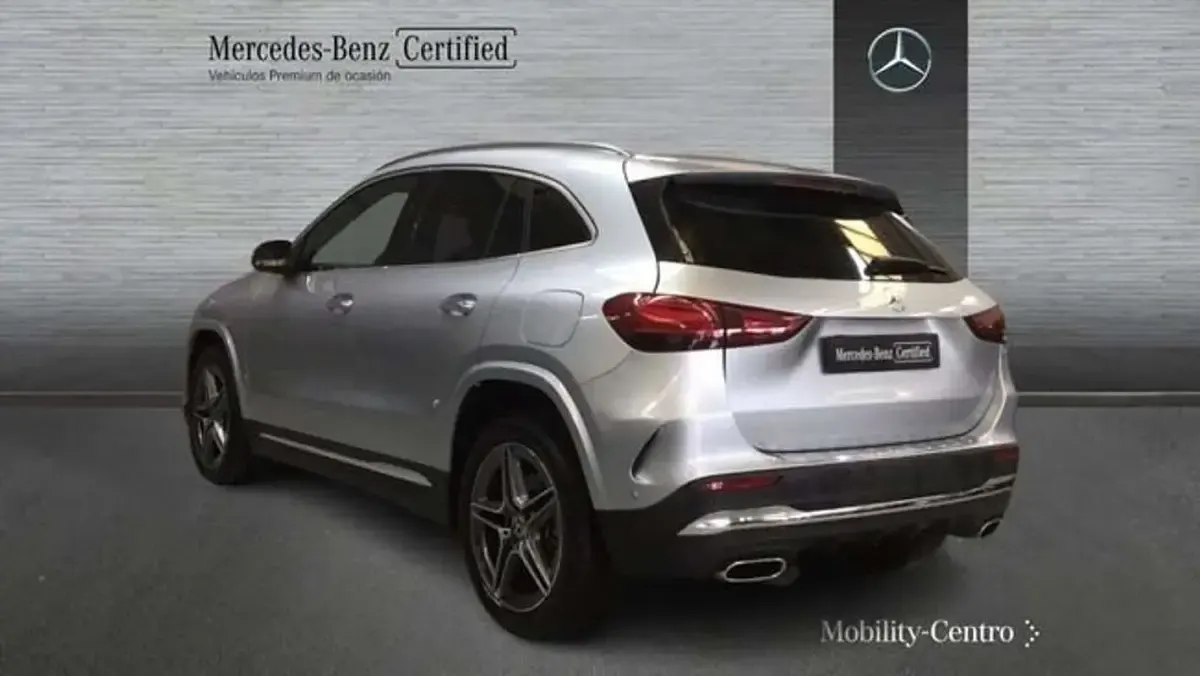 Usado Mercedes GLA250 219 CV (161 kW) 2025 Plateado SUV