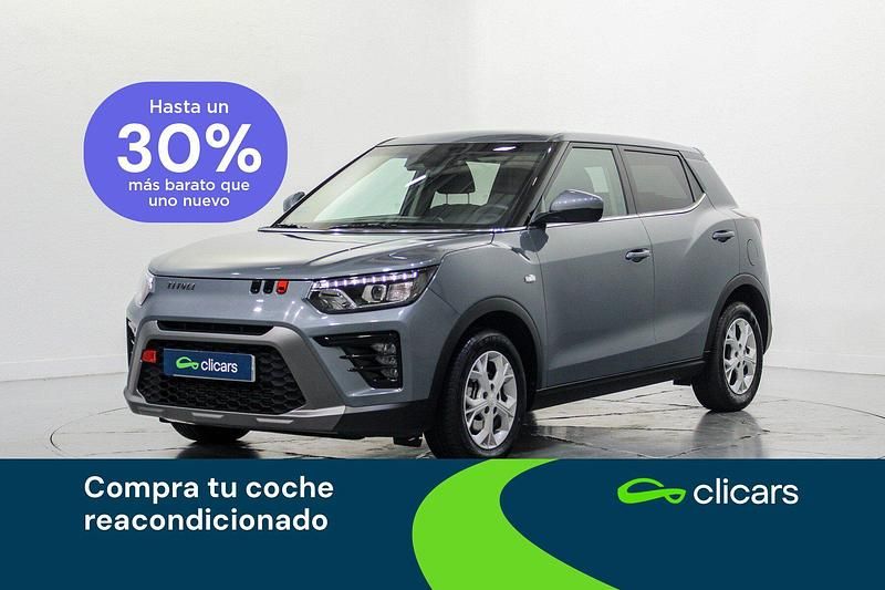 Gris / plata Usado 2024 Ssangyong (KGM) Tivoli SUV | 18.490 € - Imagen 1/4