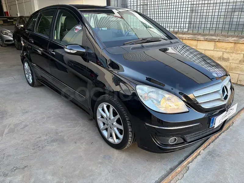 Usado Mercedes B200 140 HP (102 kW) 2007 Preto Monovolume