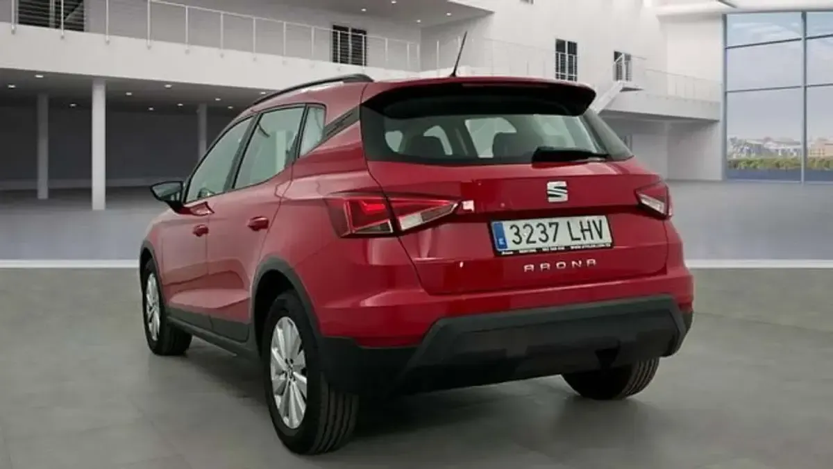 Usado Seat Arona Style 95 CV (69 kW) 2020 Rojo SUV