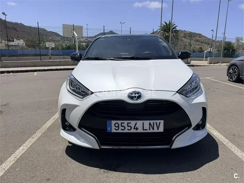 Usado Toyota Yaris Hybrid Plus 116 CV (85 kW) 2021 Blanco Berlina