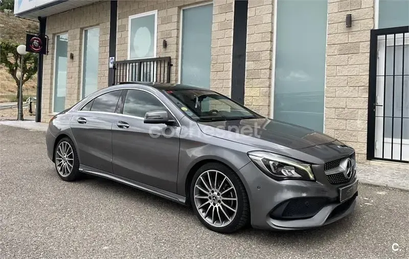 Usado Mercedes CLA200 AMG line 136 CV (100 kW) 2017 Gris / plata Berlina