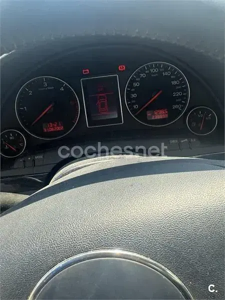 Usado Audi A4 130 CV (95 kW) 2002 Gris / plata Berlina