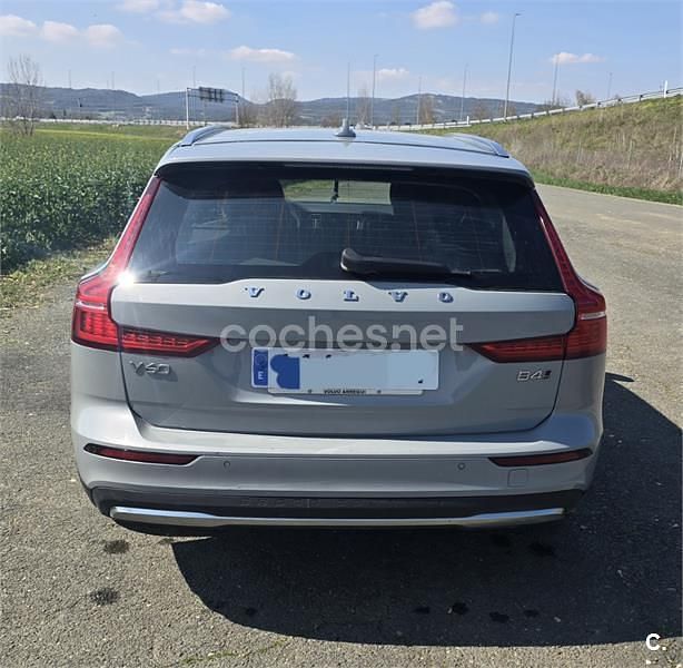 Usado Volvo V60 CC Ultimate 197 CV (144 kW) 2023 Gris / plata Familiar