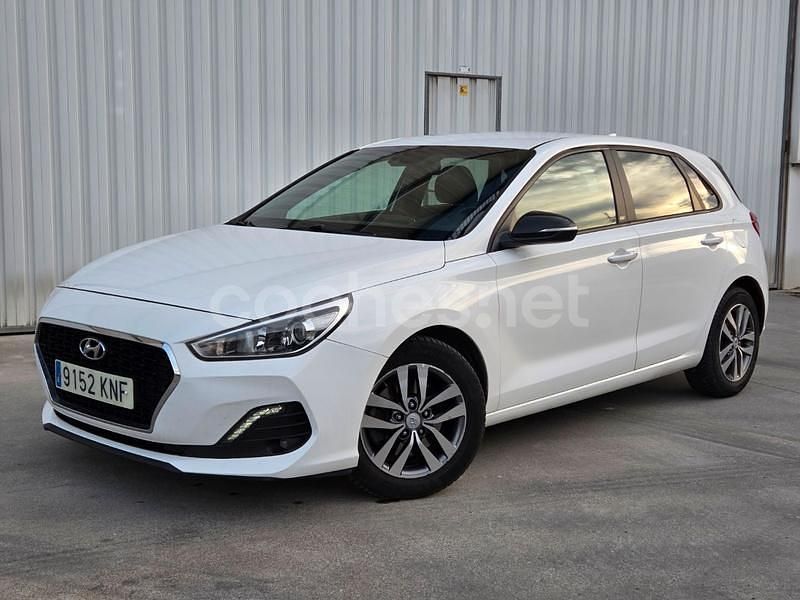 Usado Hyundai i30 GO! 120 CV (88 kW) 2018 Blanco Berlina
