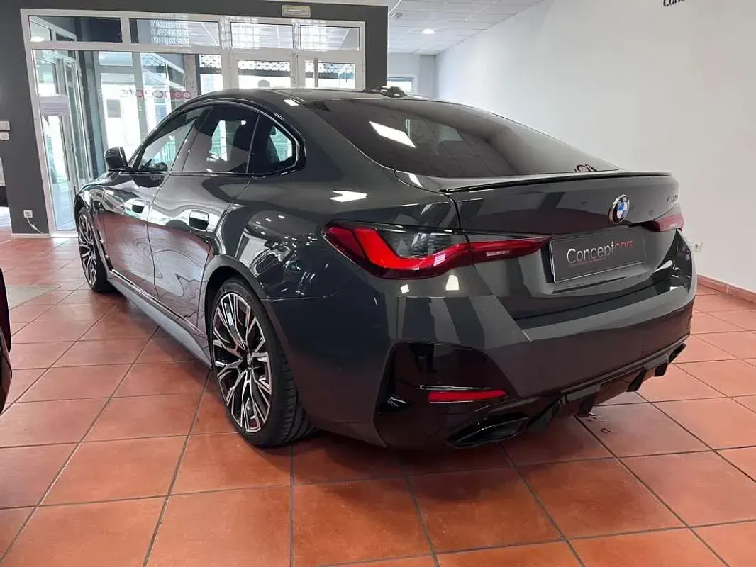 Käytetty BMW M440 Sport Line 374 HP (275 kW) 2024 Harmaa Sedan