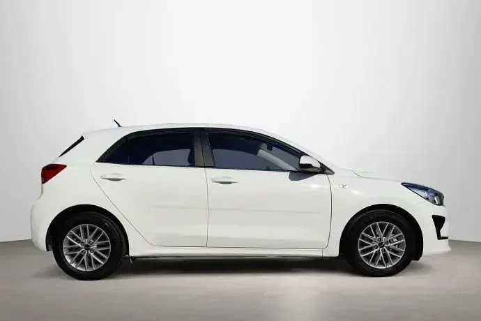 Usado Kia Rio 84 CV (61 kW) 2022 Blanco Utilitario