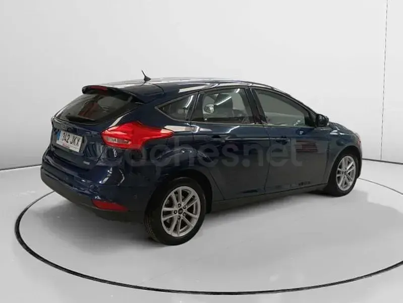 Usado Ford Focus Trend 125 CV (91 kW) 2015 Azul Berlina