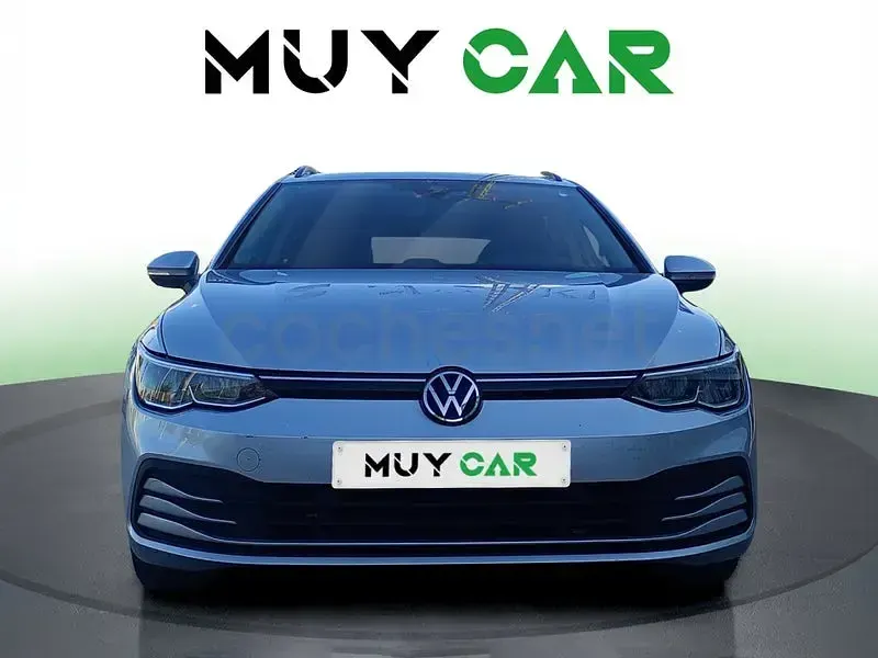 Usado VW Golf VIII Life 110 CV (80 kW) 2022 Gris / plata Familiar