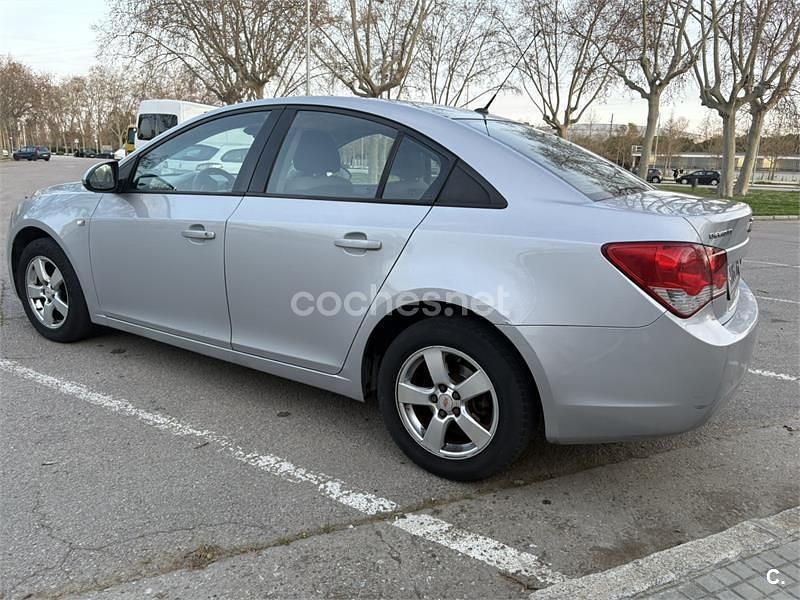 Usado Chevrolet Cruze LS 113 CV (83 kW) 2009 Gris / plata Berlina