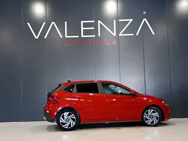 Usado Hyundai i20 78 CV (57 kW) 2024 Rojo Utilitario