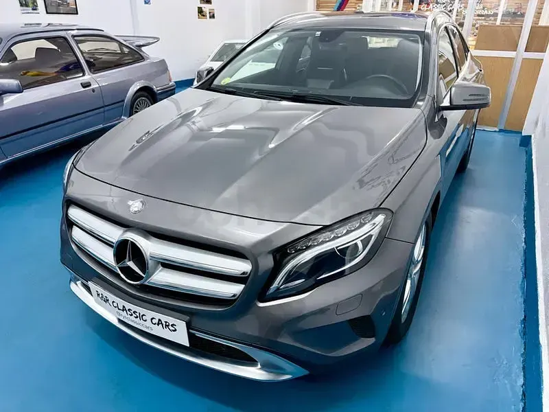 Usado Mercedes GLA220 Urban 170 CV (125 kW) 2015 Gris / plata SUV