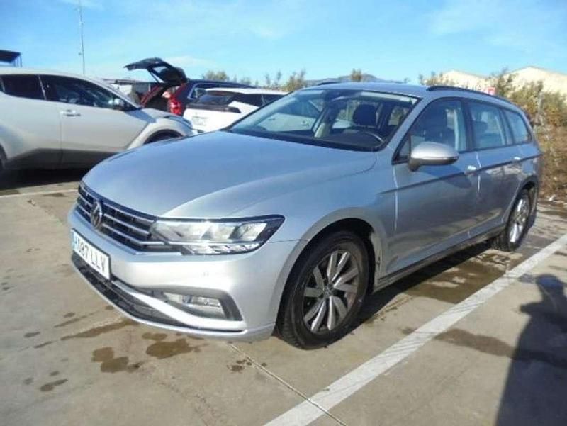 Usado VW Passat Business 122 CV (89 kW) 2021 Gris Familiar