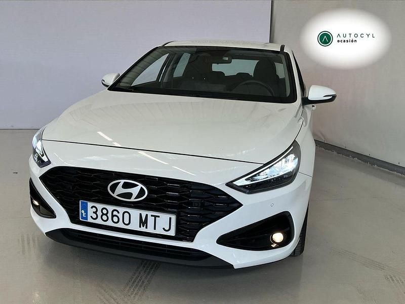 Usado Hyundai i30 120 CV (88 kW) 2025 Blanco Berlina