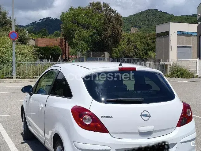 Usado Opel Corsa 85 CV (62 kW) 2010 Blanco Utilitario