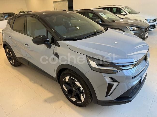Usado Renault Captur Techno 145 CV (106 kW) 2025 Gris / plata SUV