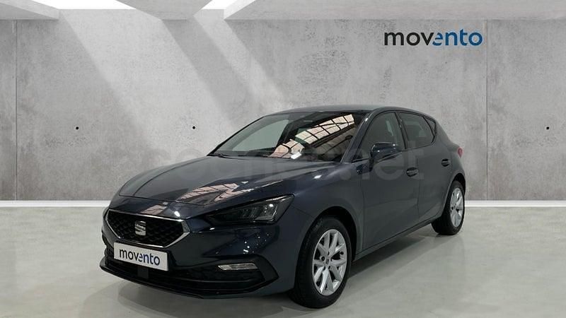 Usado Seat Leon Style 130 CV (95 kW) 2021 Gris / plata Berlina