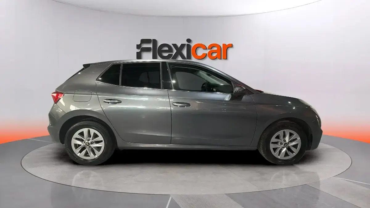 Usado Skoda Fabia Selection 95 CV (69 kW) 2025 Gris Utilitario