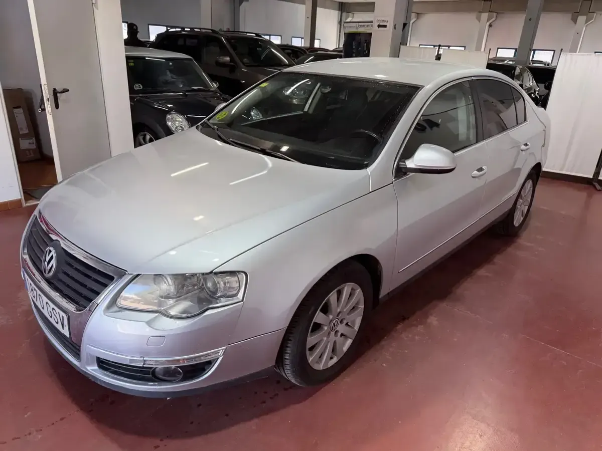 Używany VW Passat Advance 140 KM (102 kW) 2010 Szary Sedan/Limuzyna