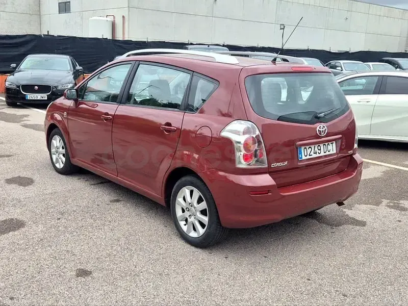 Usado Toyota Corolla Verso Sol 135 CV (99 kW) 2004 Granate Monovolumen