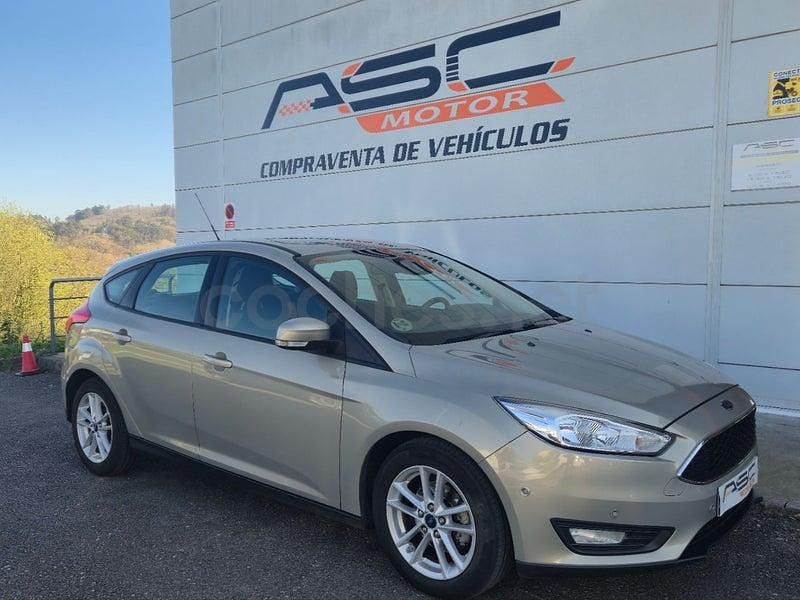 Usado Ford Focus Trend 115 CV (84 kW) 2015 Beige Berlina