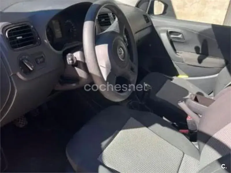Usado VW Polo Advance 70 CV (51 kW) 2010 Azul Utilitario