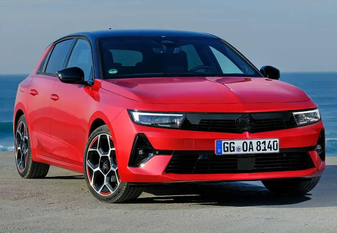 Usado Opel Astra Design & Tech 110 CV (80 kW) 2021 Plateado Utilitario