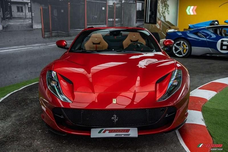 Usado Ferrari 812 799 CV (587 kW) 2023 Rojo Descapotable