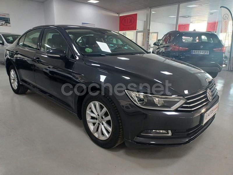 Usado VW Passat 120 CV (88 kW) 2019 Gris / plata Berlina