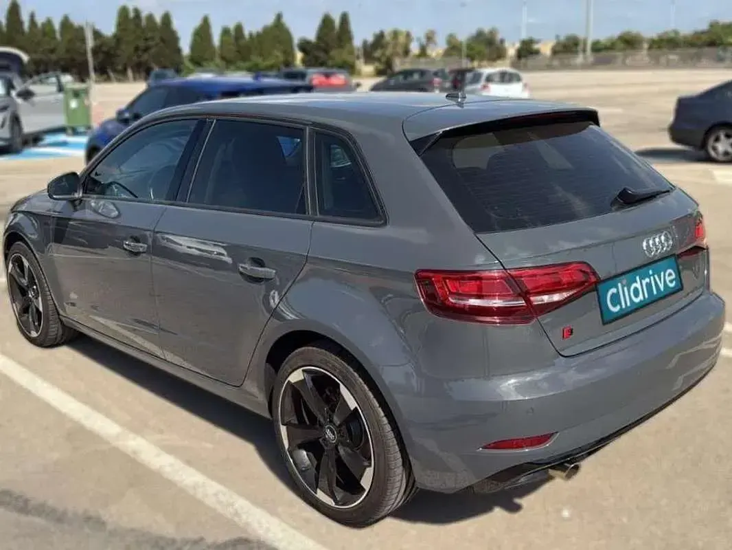 Usado Audi A3 Sportback 116 CV (85 kW) 2018 Gris Utilitario