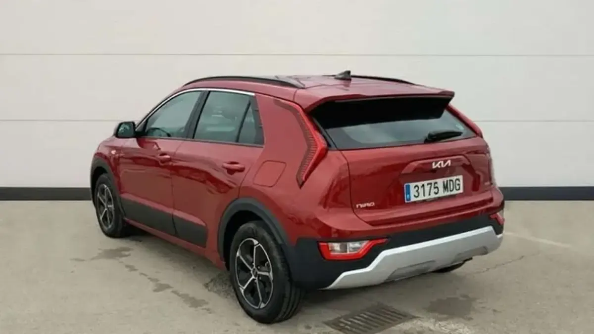 Usado Kia Niro 141 CV (103 kW) 2023 Rojo SUV